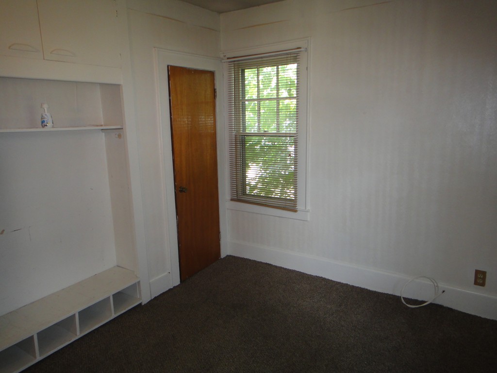 201 Marsden Street Springfield, MA 01109 - Photo 16 of 24 an empty room with a window
