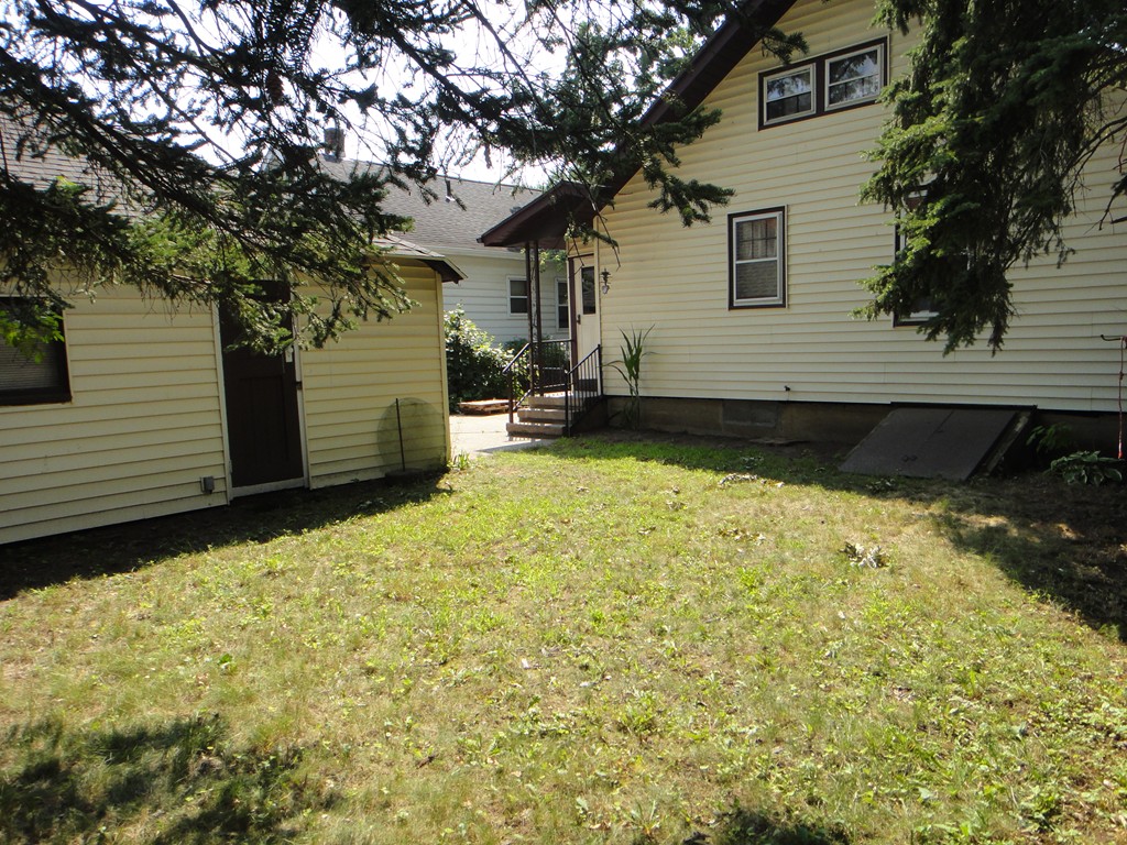 201 Marsden Street Springfield, MA 01109 - Photo 24 of 24 a view of a backyard of the house