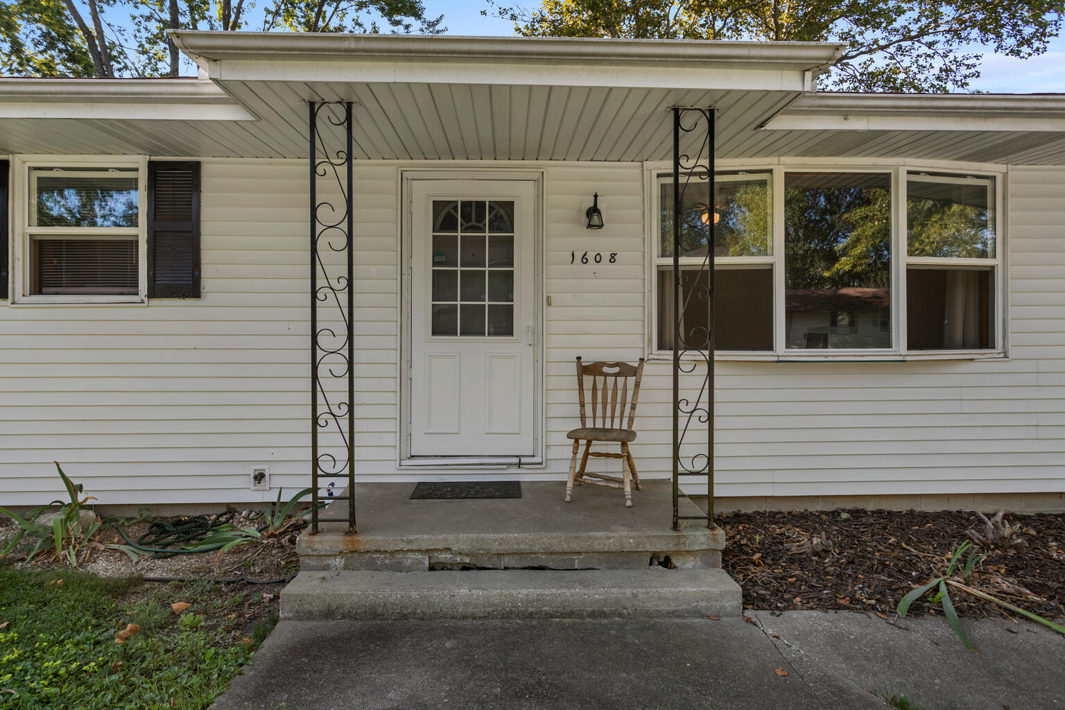 1608 Gates Drive Rantoul, IL 61866 - Photo 4 of 30 Gallery Image 4