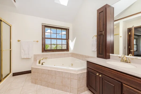 $750,000 | 402 Northridge Estates, Normal, IL 61761