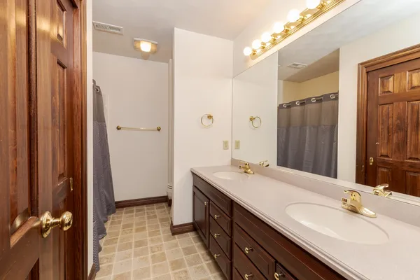 $750,000 | 402 Northridge Estates, Normal, IL 61761