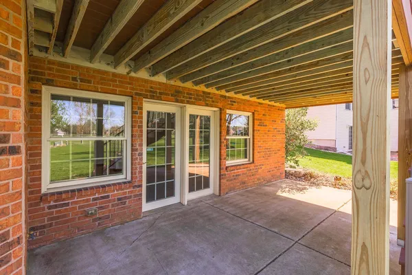 $750,000 | 402 Northridge Estates, Normal, IL 61761