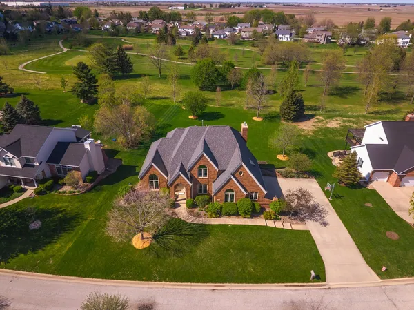 $750,000 | 402 Northridge Estates, Normal, IL 61761