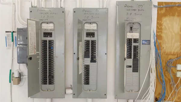 $25 | 2050 North University Drive, Sunrise, FL 33322