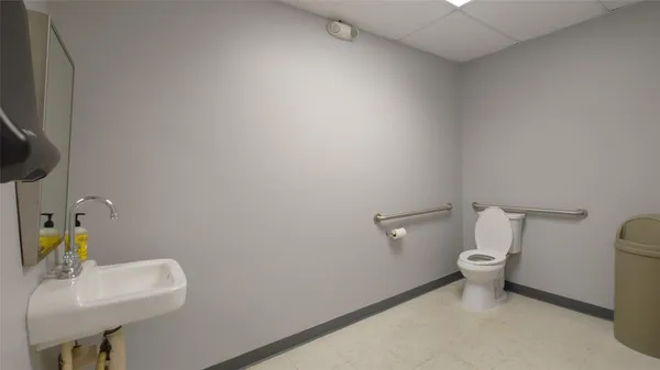 $25 | 2050 North University Drive, Sunrise, FL 33322