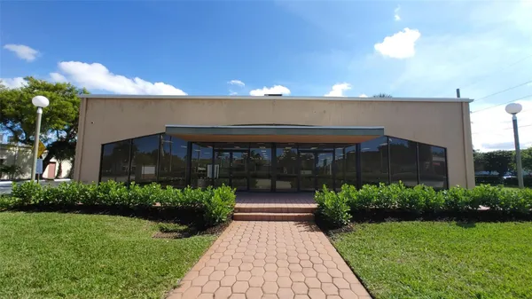 $25 | 2050 North University Drive, Sunrise, FL 33322