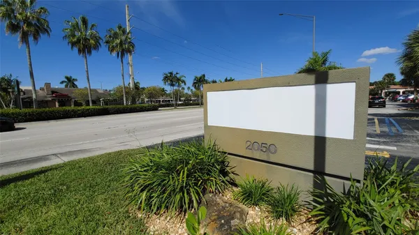 $25 | 2050 North University Drive, Sunrise, FL 33322