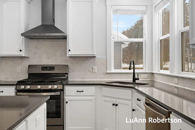 $624,000 | 1506 South Beacon Boulevard, Grand Haven, MI 49417