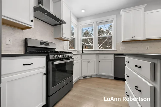 $624,000 | 1506 South Beacon Boulevard, Grand Haven, MI 49417