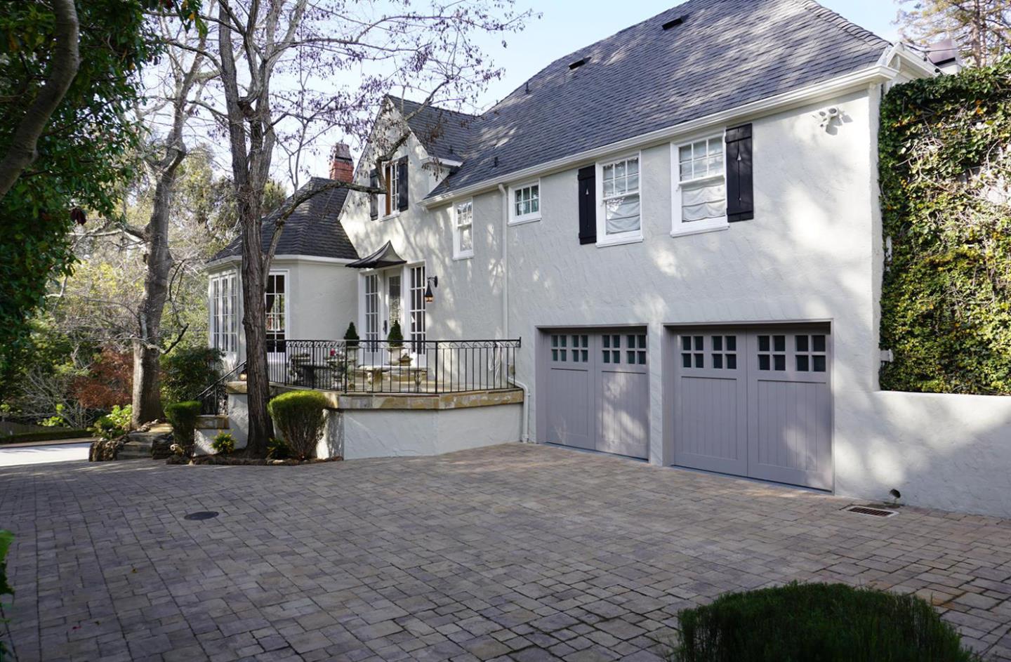 440 Edgewood Road San Mateo, CA 94402 - Photo 2 of 39 a view of a house with a outdoor space