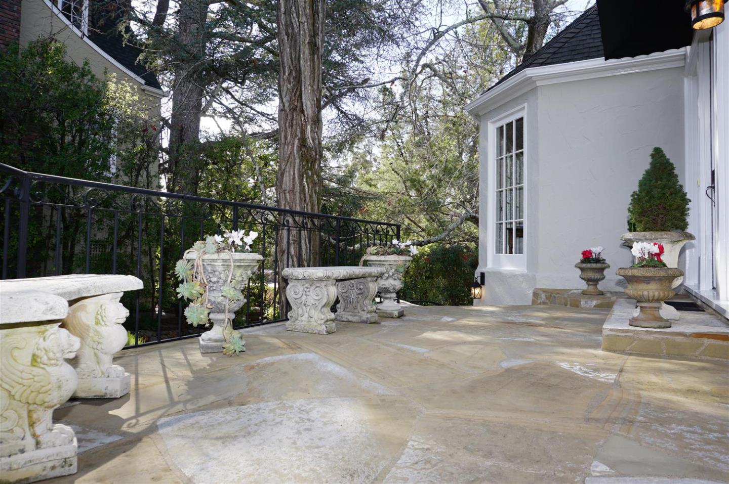 440 Edgewood Road San Mateo, CA 94402 - Photo 3 of 39 a view of a couch in front of a house