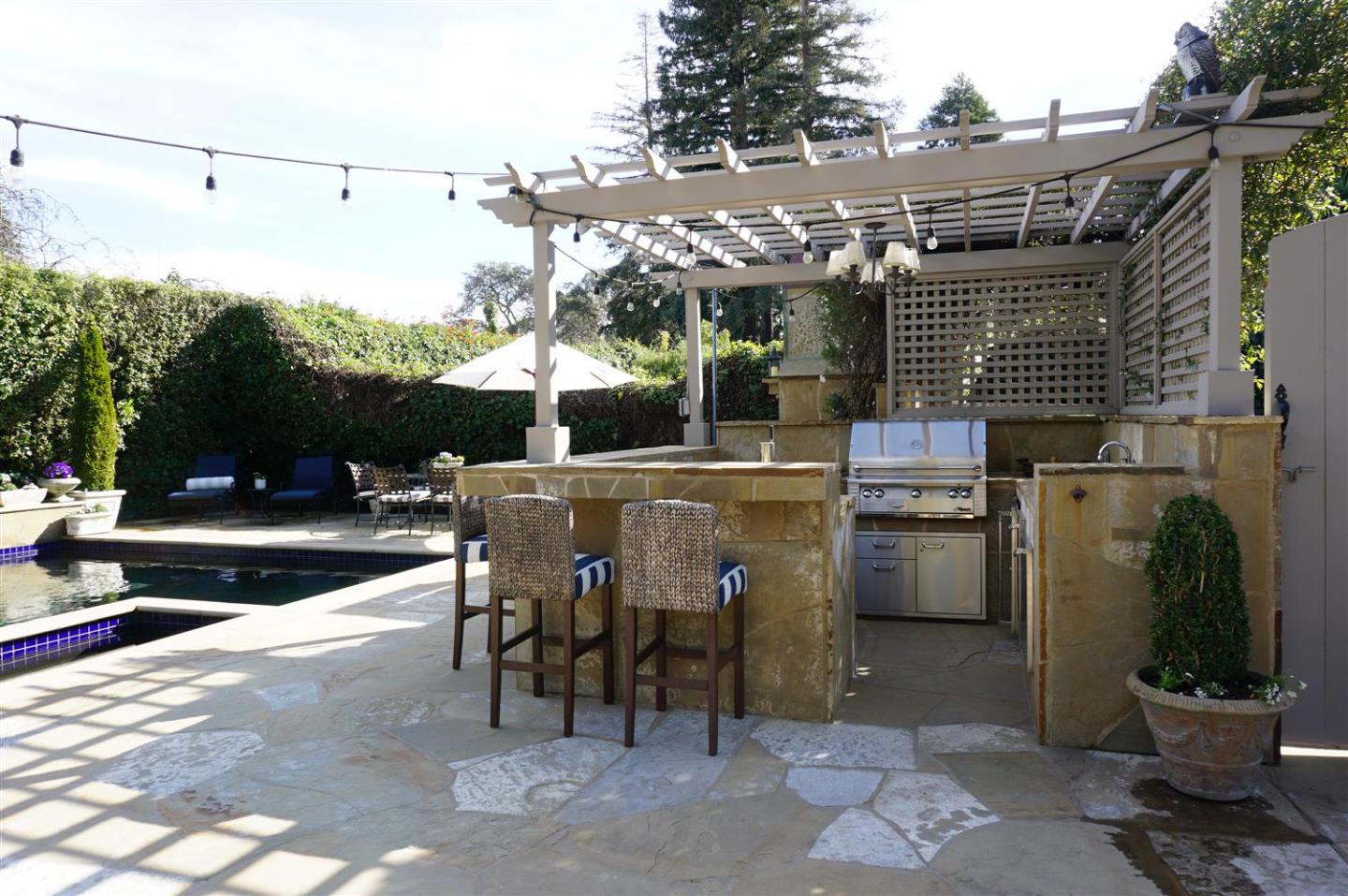 440 Edgewood Road San Mateo, CA 94402 - Photo 34 of 39 a view of a patio with table and chairs and potted plants