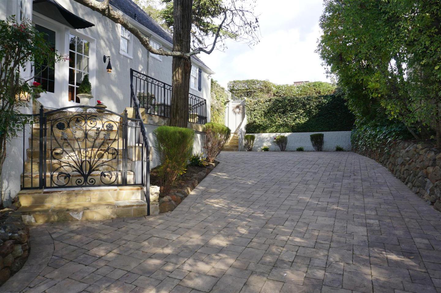 440 Edgewood Road San Mateo, CA 94402 - Photo 5 of 39 a view of a outdoor space with street view