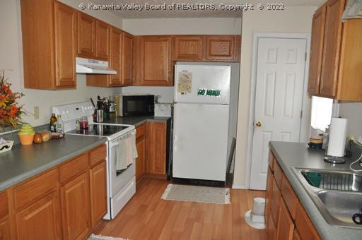 8372 North Frk Road Chapmanville, WV 25508 - Photo 3 of 10 Kitchen.