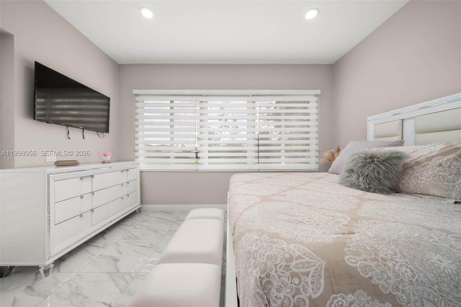 2009 Flower Sebring, FL 33875 - Photo 34 of 61 a spacious bedroom with a large bed and a flat screen tv