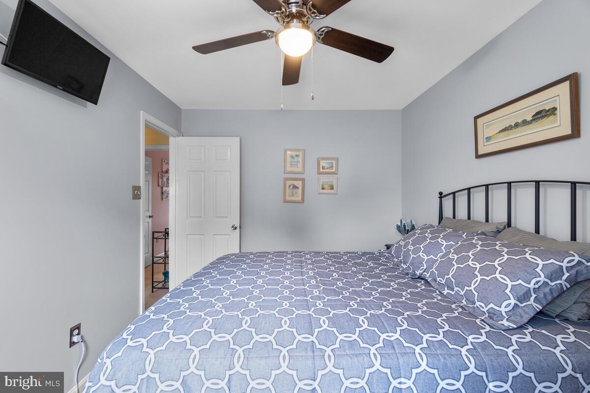 312 Cheyenne Drive Frederick, MD 21701 - Photo 18 of 43 Bedroom #3 with new ceiling fan and TV mount