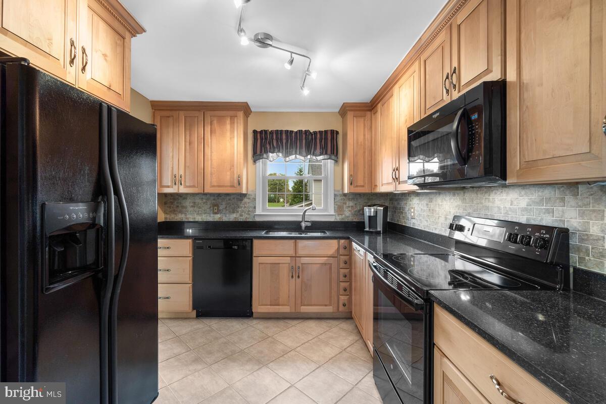 312 Cheyenne Drive Frederick, MD 21701 - Photo 10 of 43 Quartz countertops