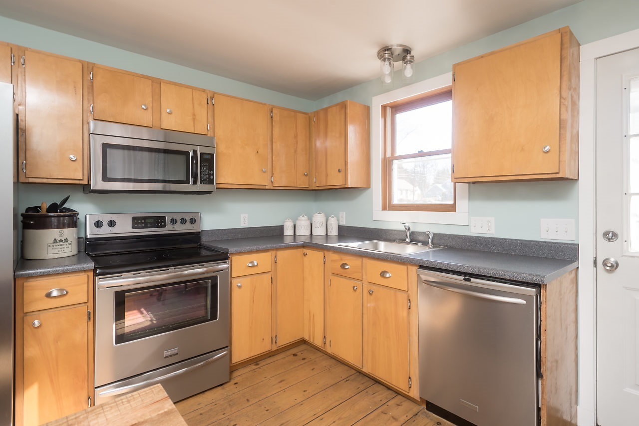 22 Hampshire Avenue Rochester, NH 03867 - Photo 3 of 29 Gallery Image 3