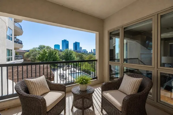 $5,250 | 501 Samuels Avenue, Unit 230, Fort Worth, TX 76102