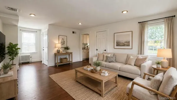 $2,950 | 28 Tooker Avenue, Unit 2, Oyster Bay, NY 11771