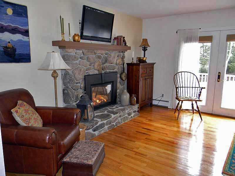 37 Merritt Road Harpswell, ME 04079 - Photo 18 of 35 Den/Family/Great Room.