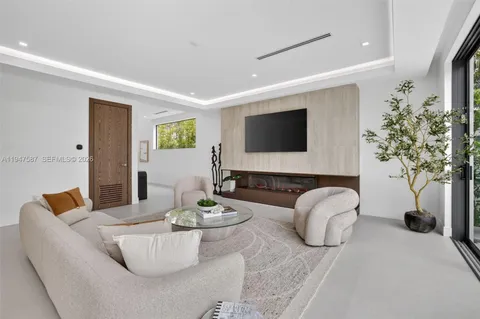 $2,499,000 | 604 Southwest 7th Street, Fort Lauderdale, FL 33315