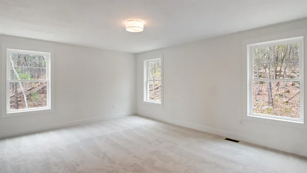$924,900 | 187 North Main Street, Salem, NH 03079