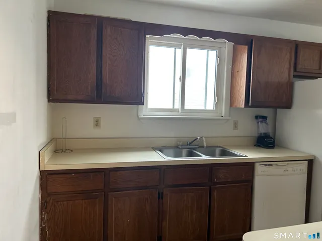 $1,400 | 66 York Street, Waterbury, CT 06704