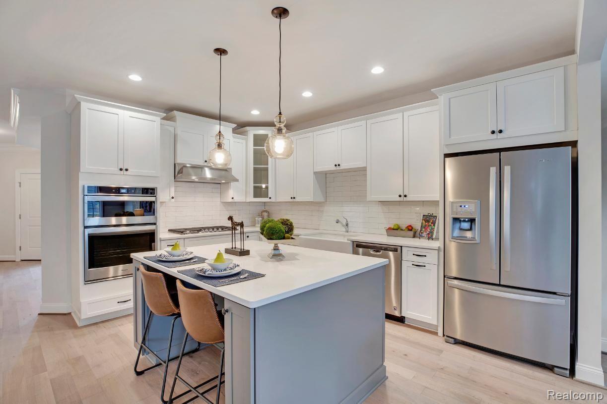 3302 Sunton Road, Unit 159 Ann Arbor, MI 48105 - Photo 2 of 14 Spacious gourmet kitchen