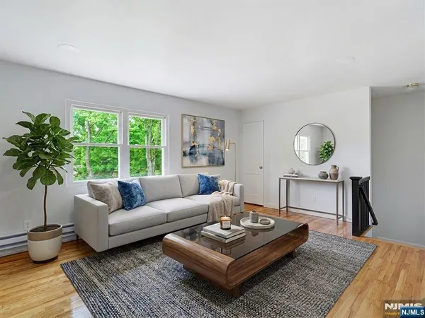 $2,400 | 138-140 Lincoln Street, Unit B4, Montclair, NJ 07042