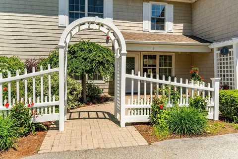 $729,000 | 3 Pirmi Lane, Unit 1, Gloucester, MA 01930