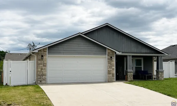 $215,000 | 7012 Southwest Wheatfield Lane, Topeka, KS 66619
