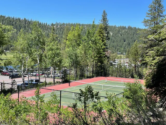 a view of a livingroom with furniture