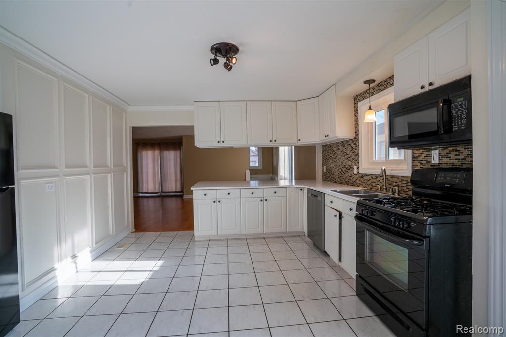 4205 Harding Street Dearborn Heights, MI 48125 - Photo 10 of 30