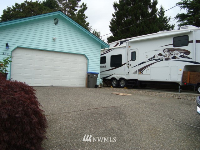 322 Yew Street Bremerton, WA 98310 - Photo 3 of 25 Gallery Image 3