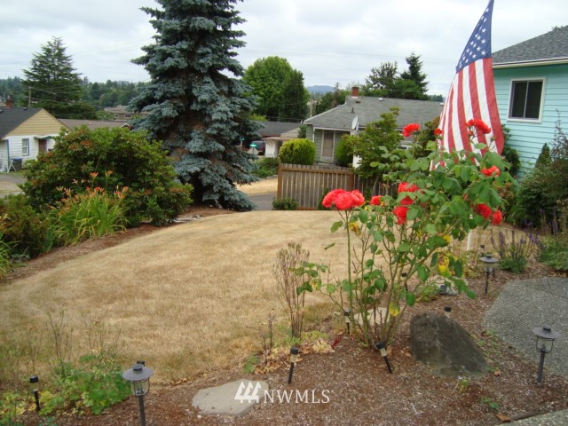 322 Yew Street Bremerton, WA 98310 - Photo 4 of 25 Gallery Image 4
