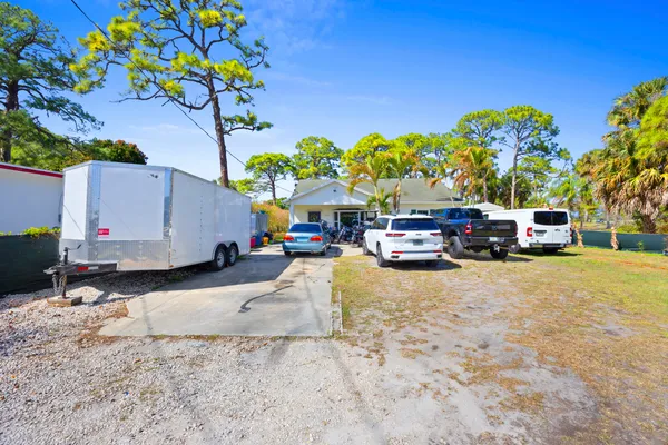 $599,999 | 2517 Southeast Normand Street, Stuart, FL 34997