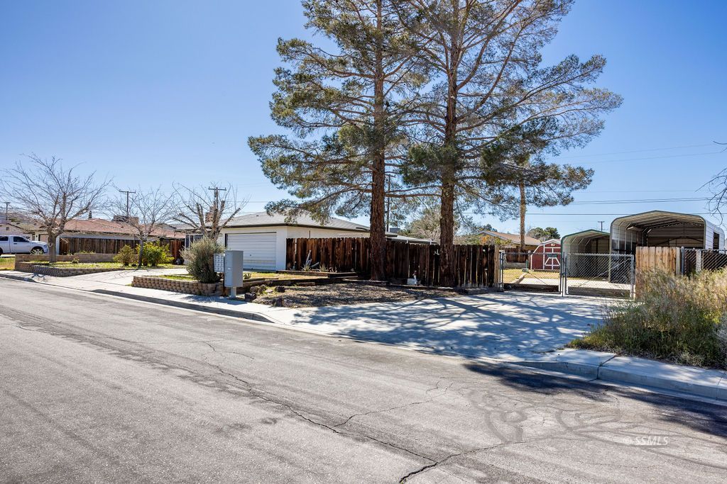 1213 South McCall Street Ridgecrest, CA 93555 - Photo 2 of 30 Gallery Image 2