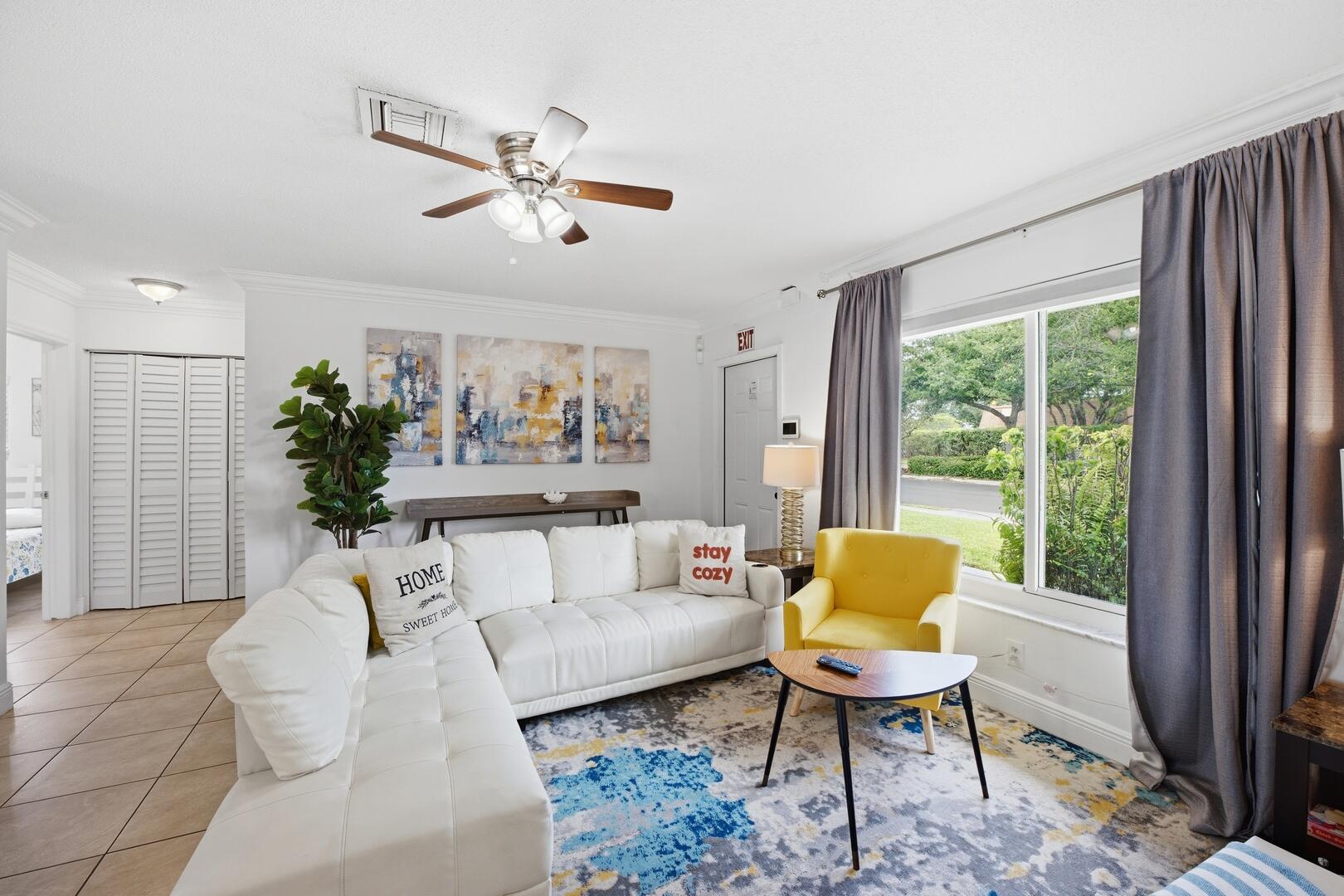 2788 Lake Ida Road Delray Beach, FL 33445 - Photo 4 of 39 Living Room