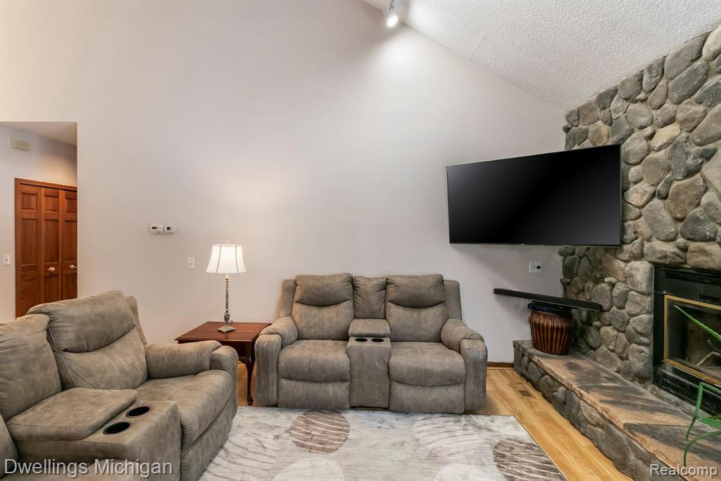 4567 Musson Road Howell, MI 48855 - Photo 4 of 39