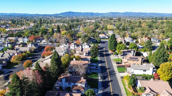 $5,000 | 517 Leafhaven Lane, Windsor, CA 95492