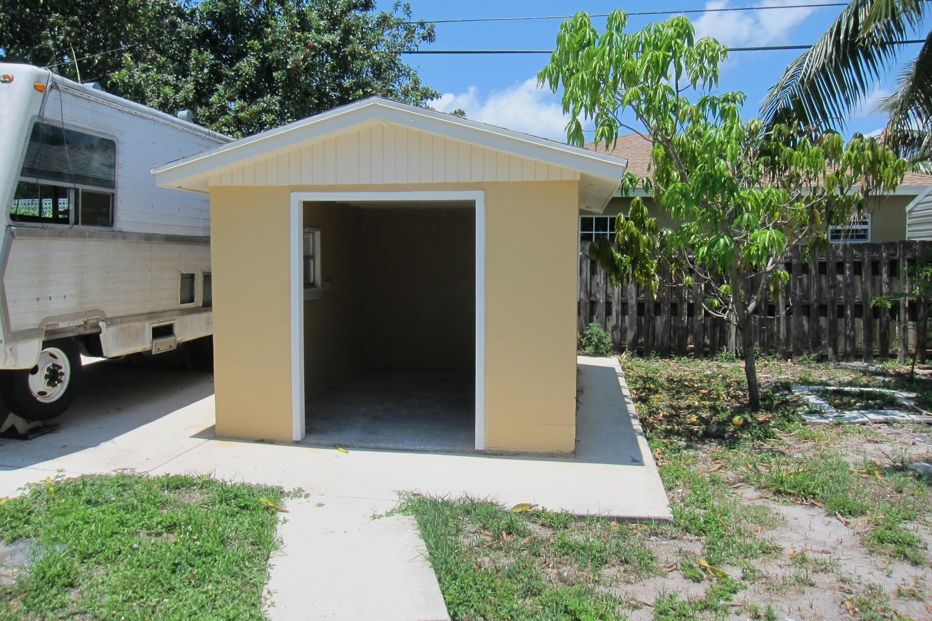 521 Brown Road Lantana, FL 33462 - Photo 16 of 21 022