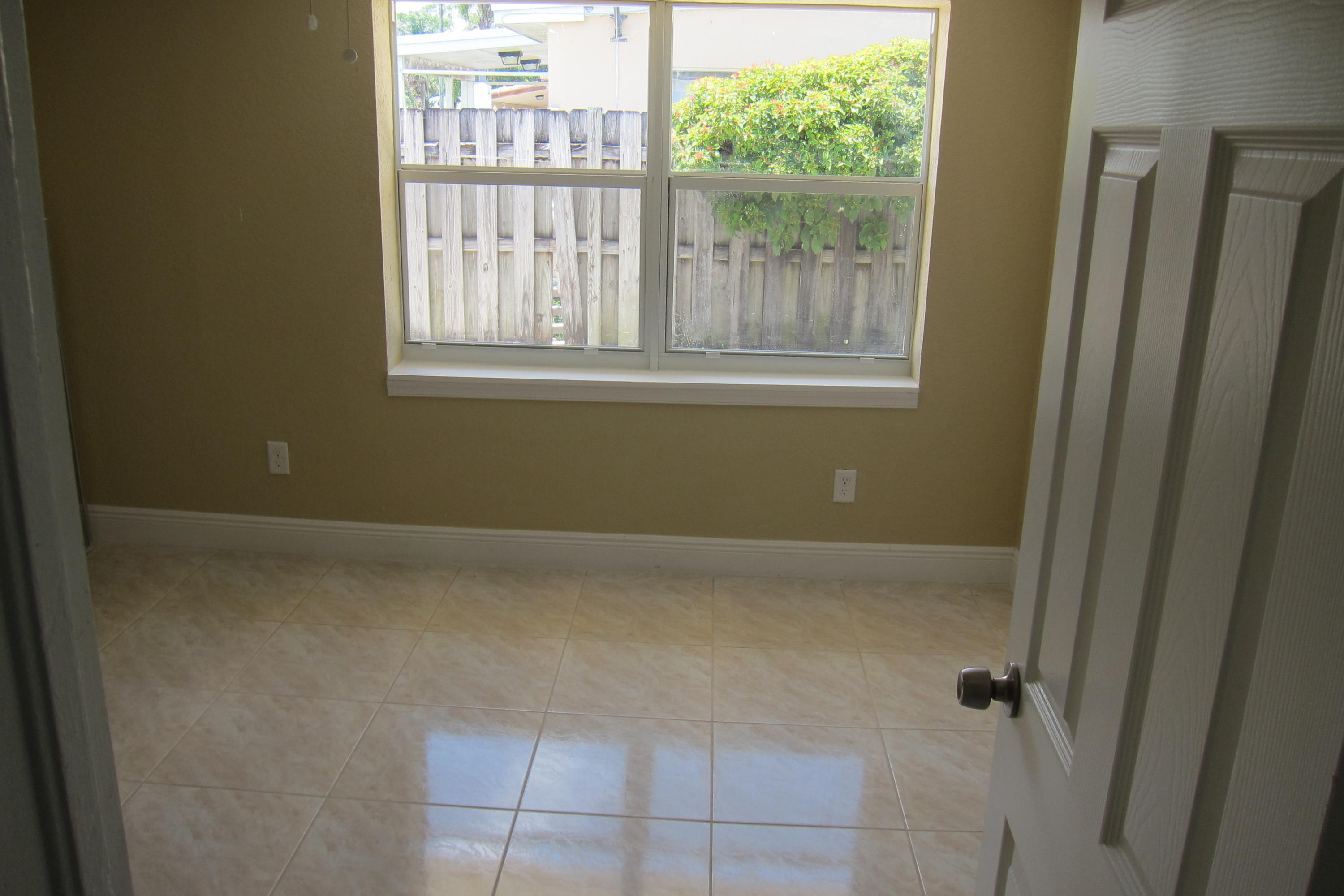 521 Brown Road Lantana, FL 33462 - Photo 6 of 21 011