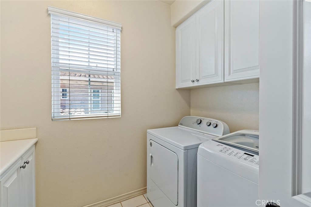 28 Malibu Irvine, CA 92602 - Photo 34 of 69 a utility room with dryer and washer