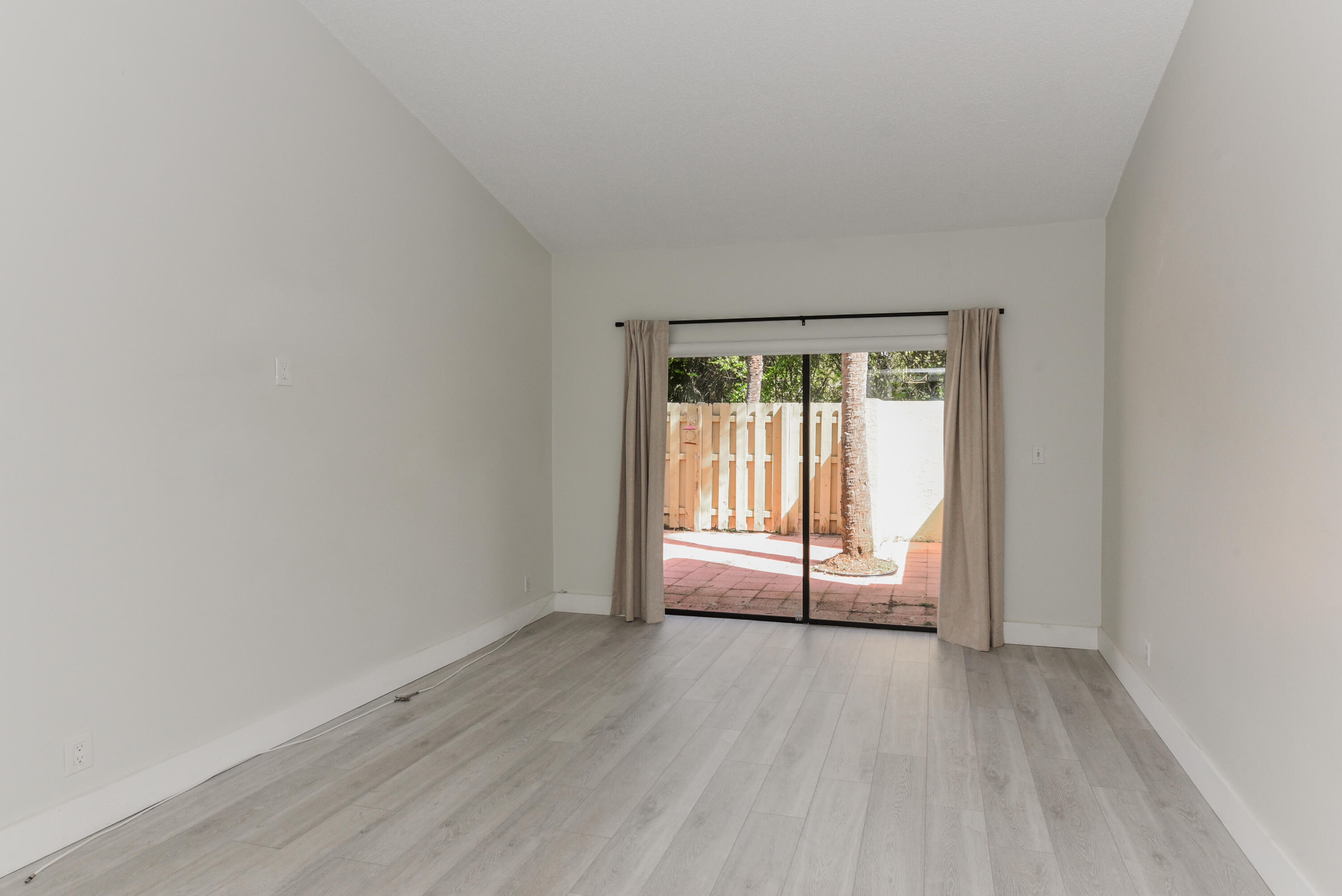 1400 Northwest 9th Avenue, Unit B8 Boca Raton, FL 33486 - Photo 21 of 32 1400 NW Ninth Ave_Lois Ronan_20