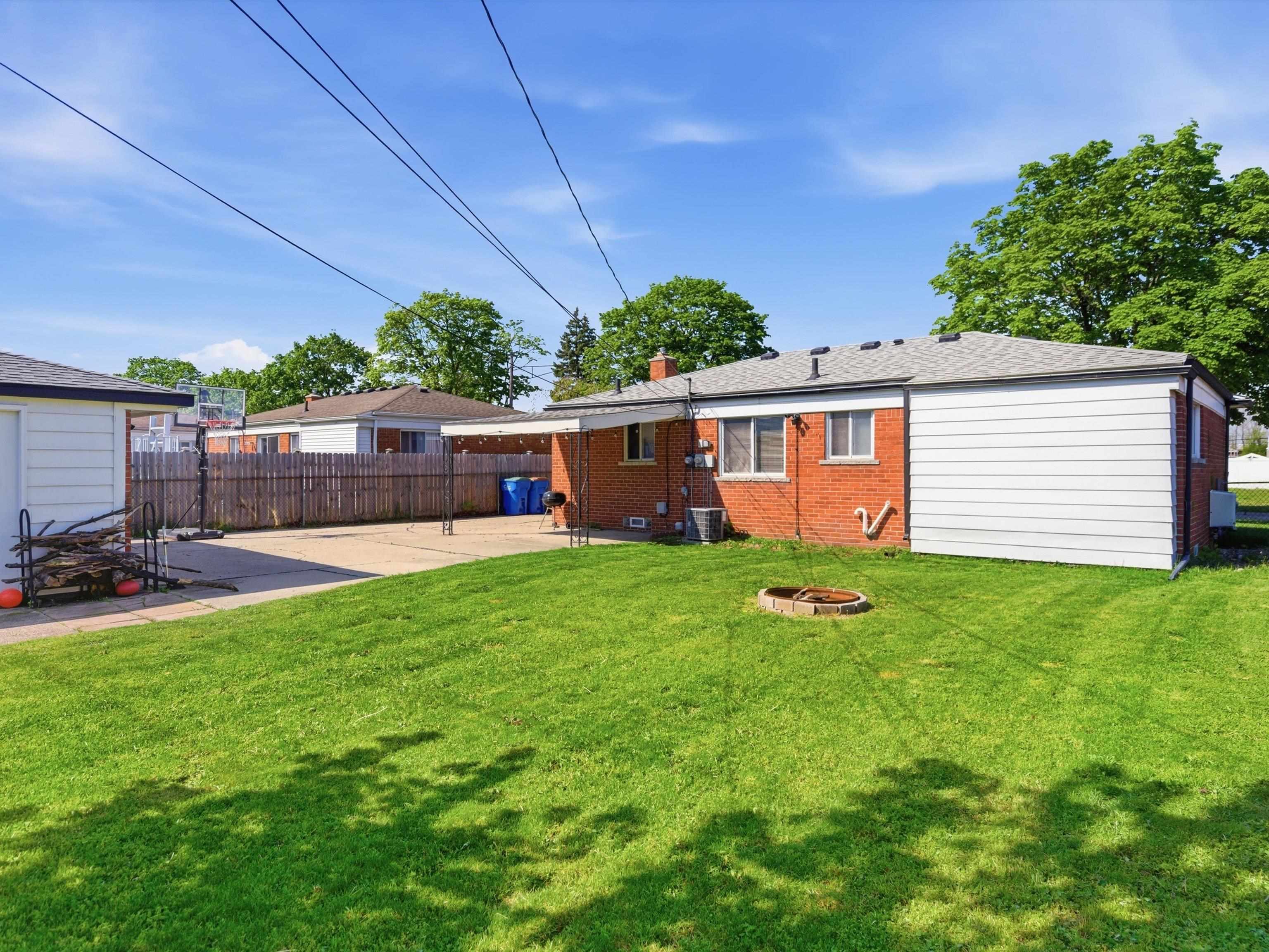 25542 Virginia Warren, MI 48091 - Photo 6 of 29