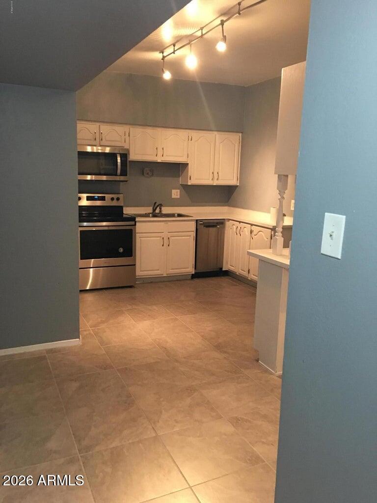 357 East Thomas Road, Unit A212 Phoenix, AZ 85012 - Photo 3 of 12