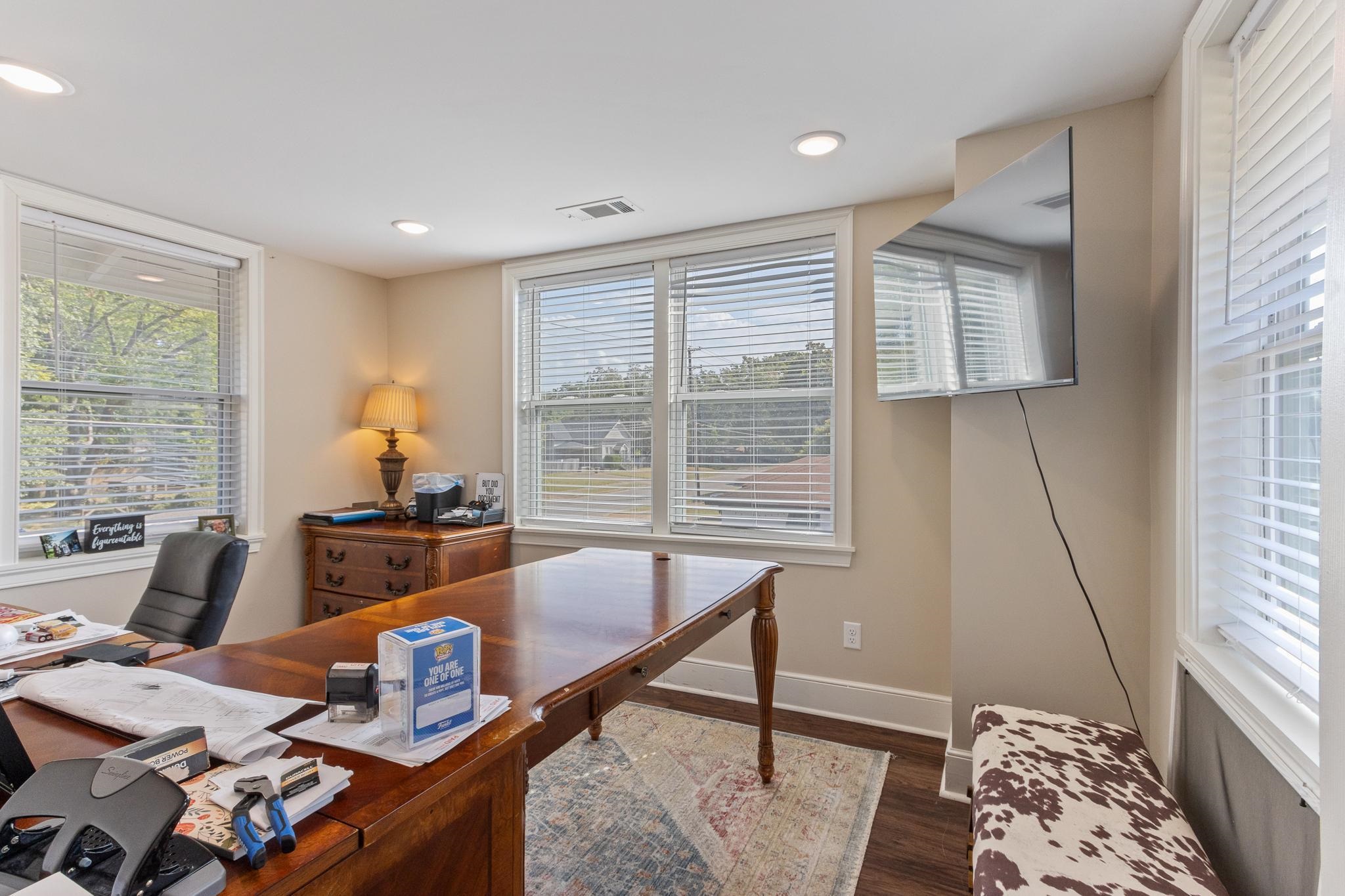 4775 Macon Road Memphis, TN 38122 - Photo 20 of 31 a living room with furniture and a window