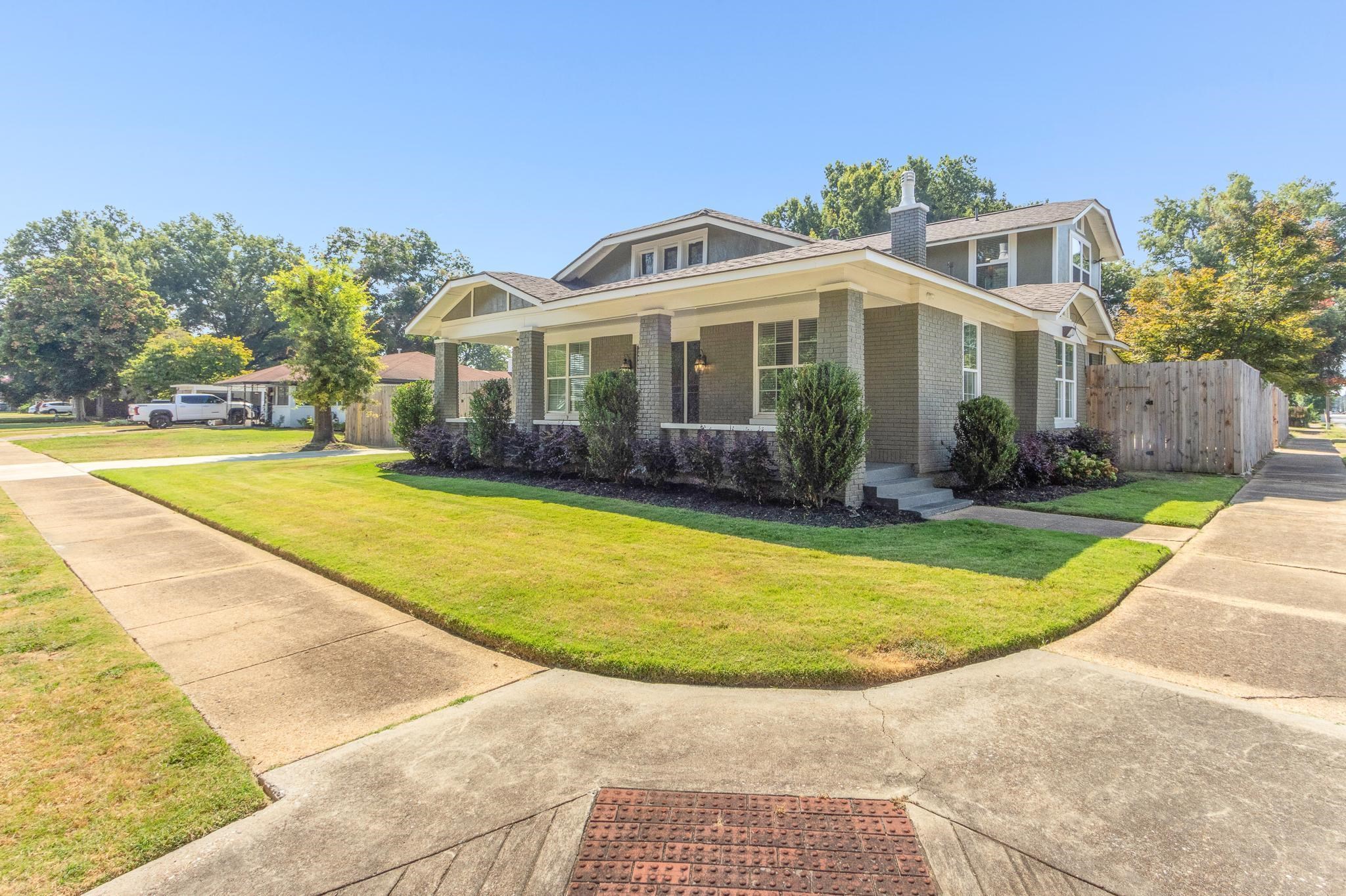 4775 Macon Road Memphis, TN 38122 - Photo 2 of 31 a front view of a house with garden