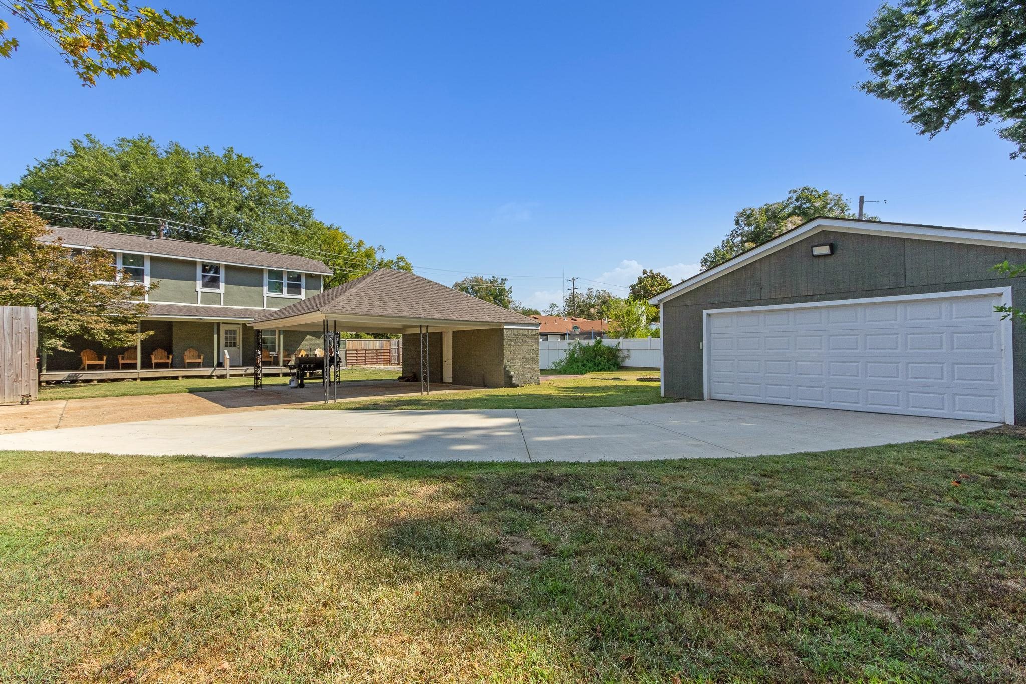 4775 Macon Road Memphis, TN 38122 - Photo 27 of 31 a front view of a house with a yard